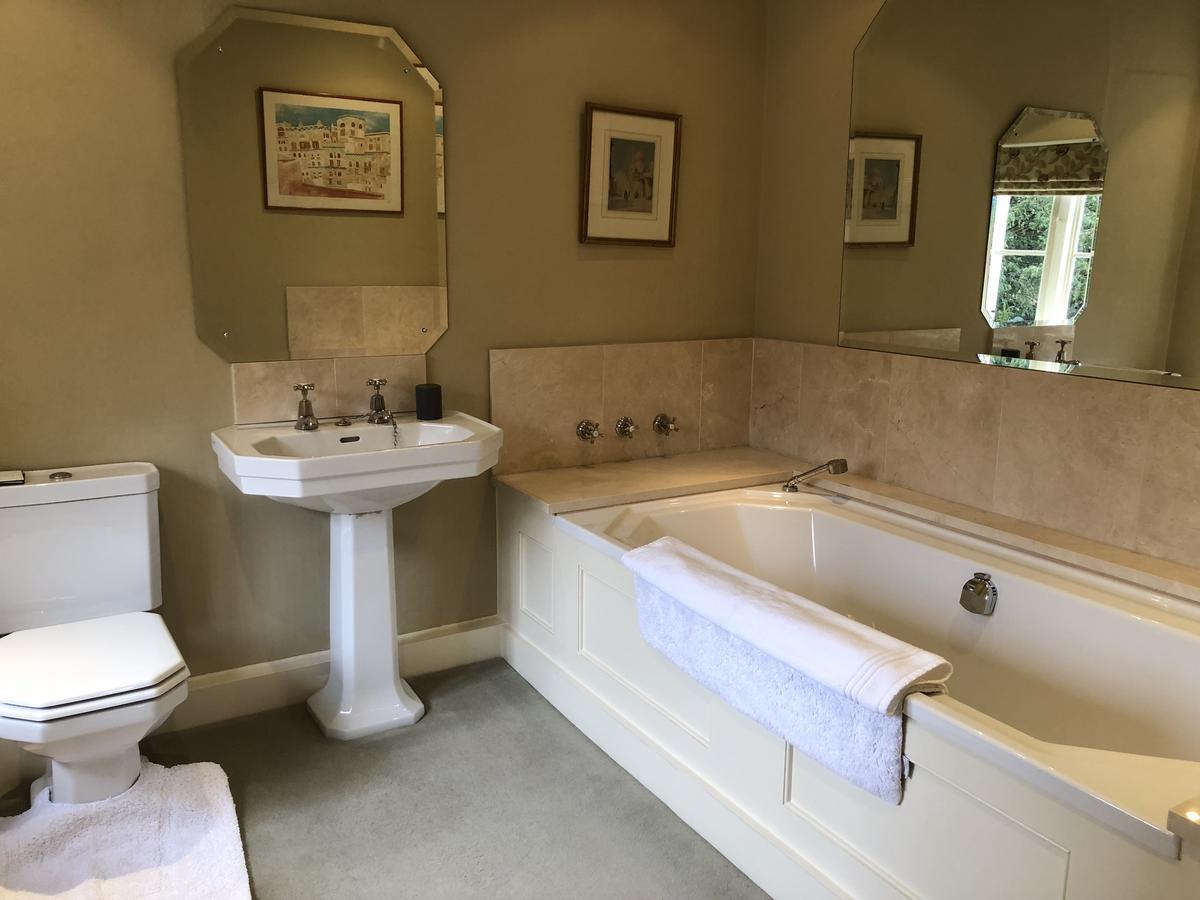 Aylworth Manor Panzió Naunton Kültér fotó