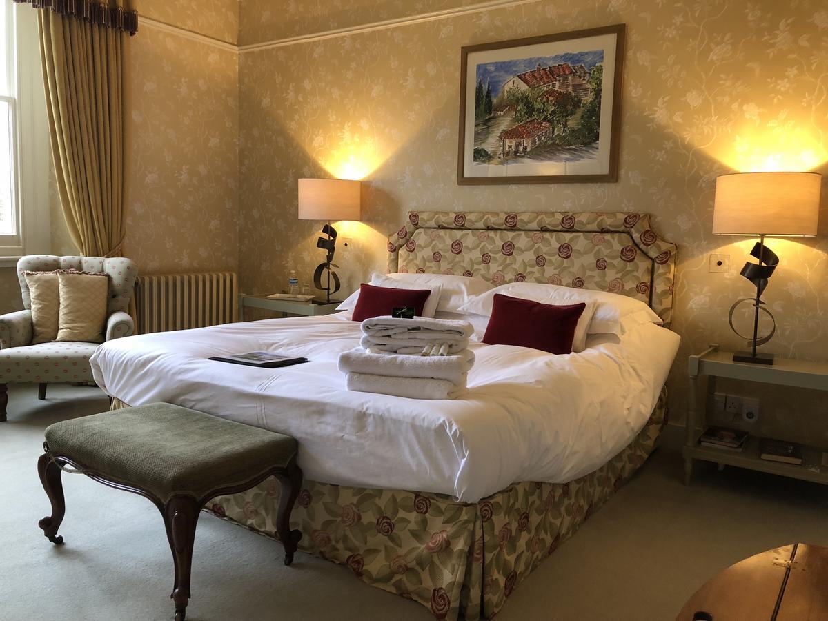 Aylworth Manor Panzió Naunton Kültér fotó